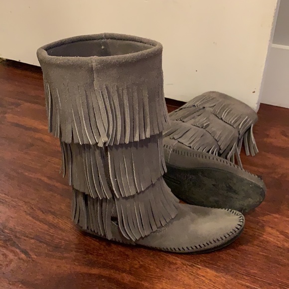 Minnetonka 3 layer fringe boots - Picture 4 of 4